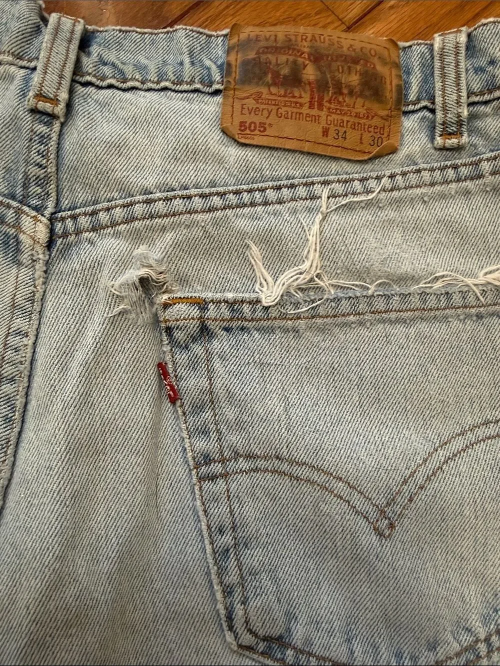 Unisex Levi’s Festival distressed frayed sexy Denim shorts Size 34 ~ Red Tab~